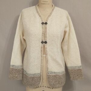 Lightweight Vic Icelandic Wool Cardigan by Vikurprjon Airy Long Sweater Neutral